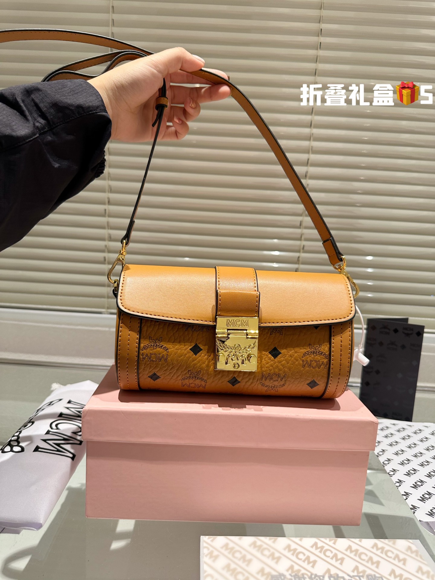MCM Shoulder Bag 020 LLS551 21cm