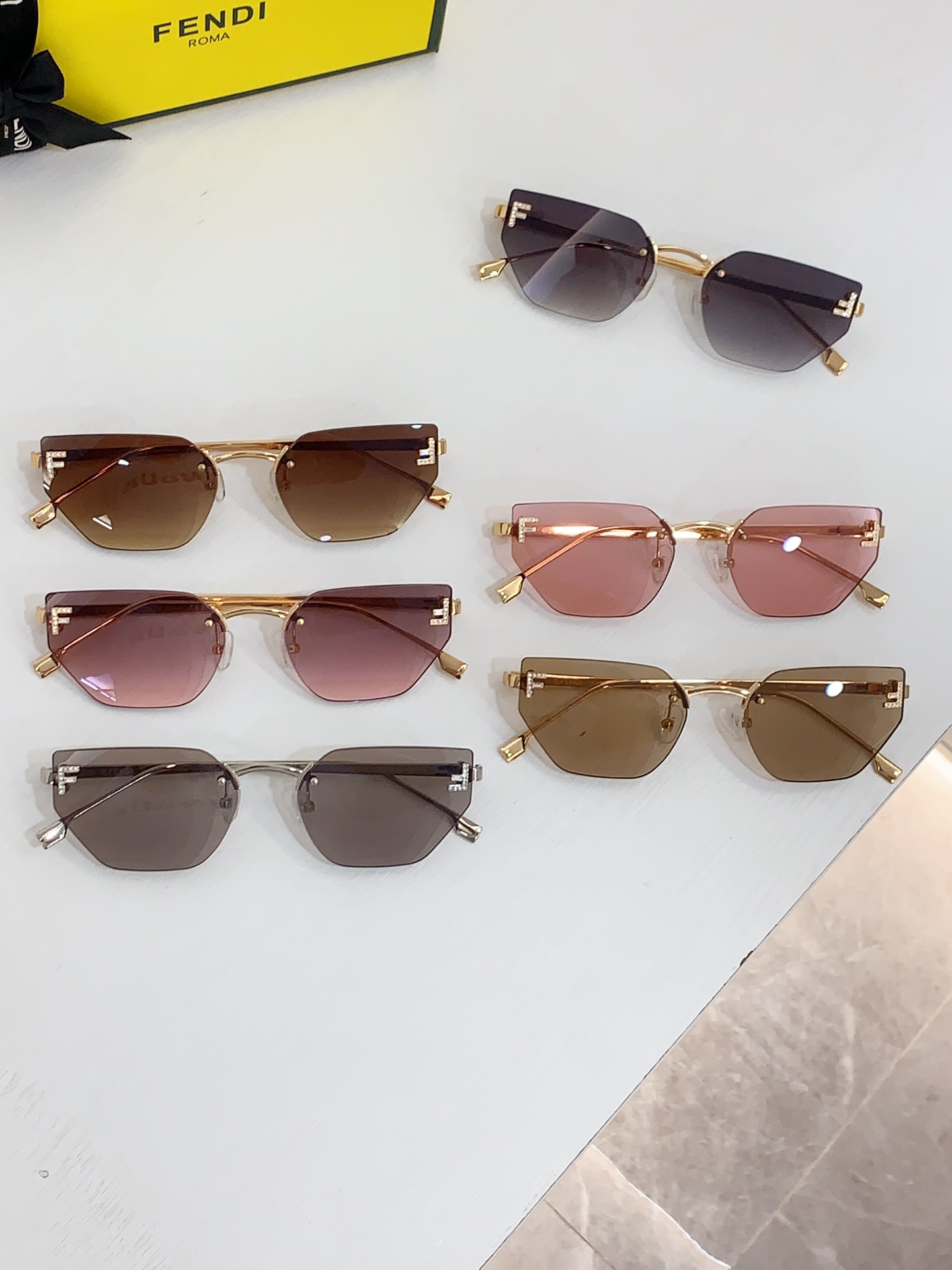 Fendi Sunglasses FE 4093 SM051
