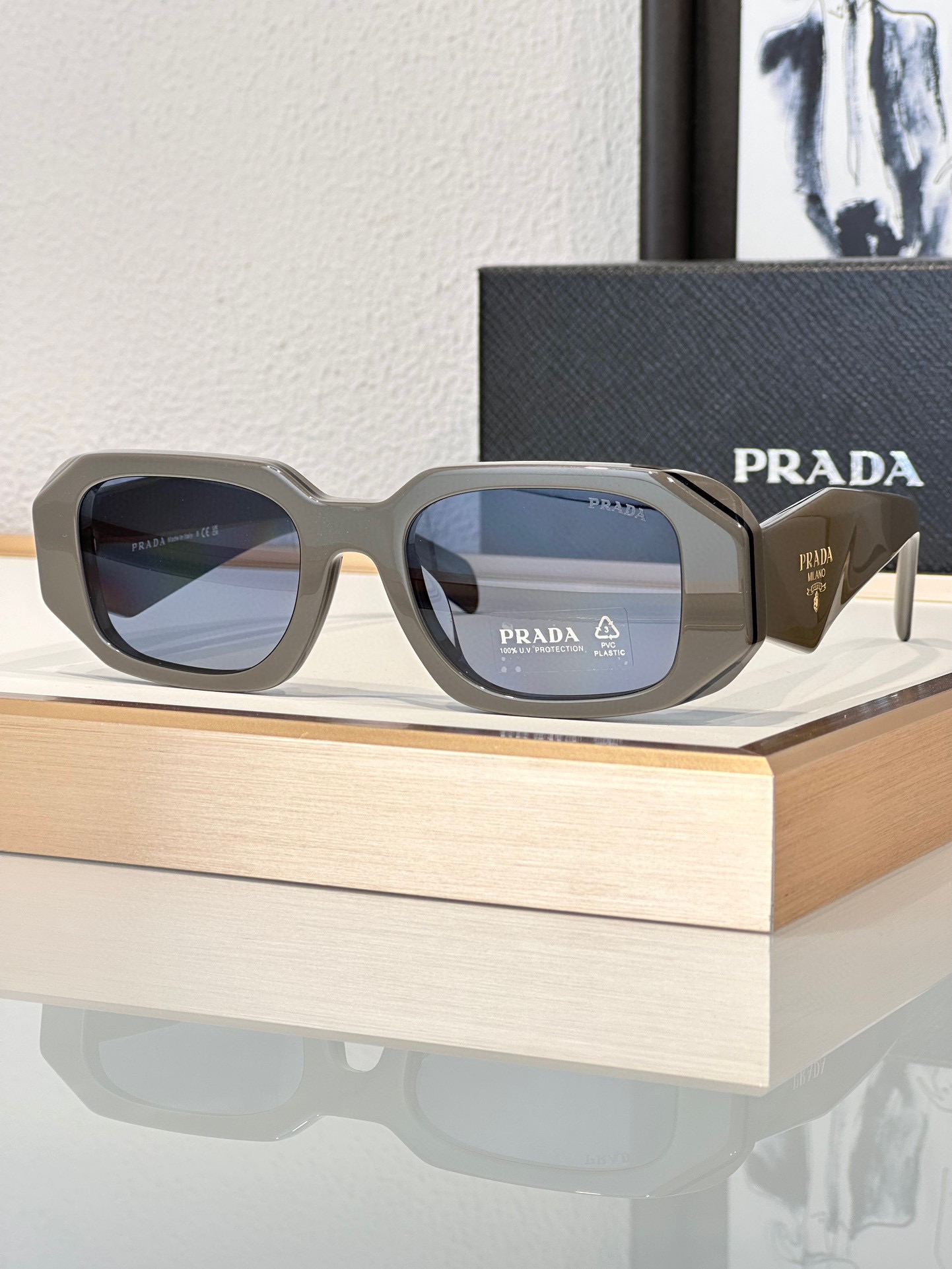 Prada Sunglasses SPR17w SM051