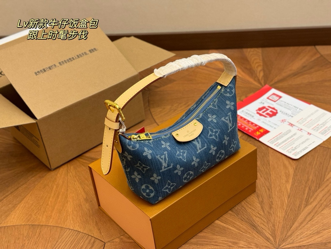 LV Shoulder Bag 003 DB041 20cm