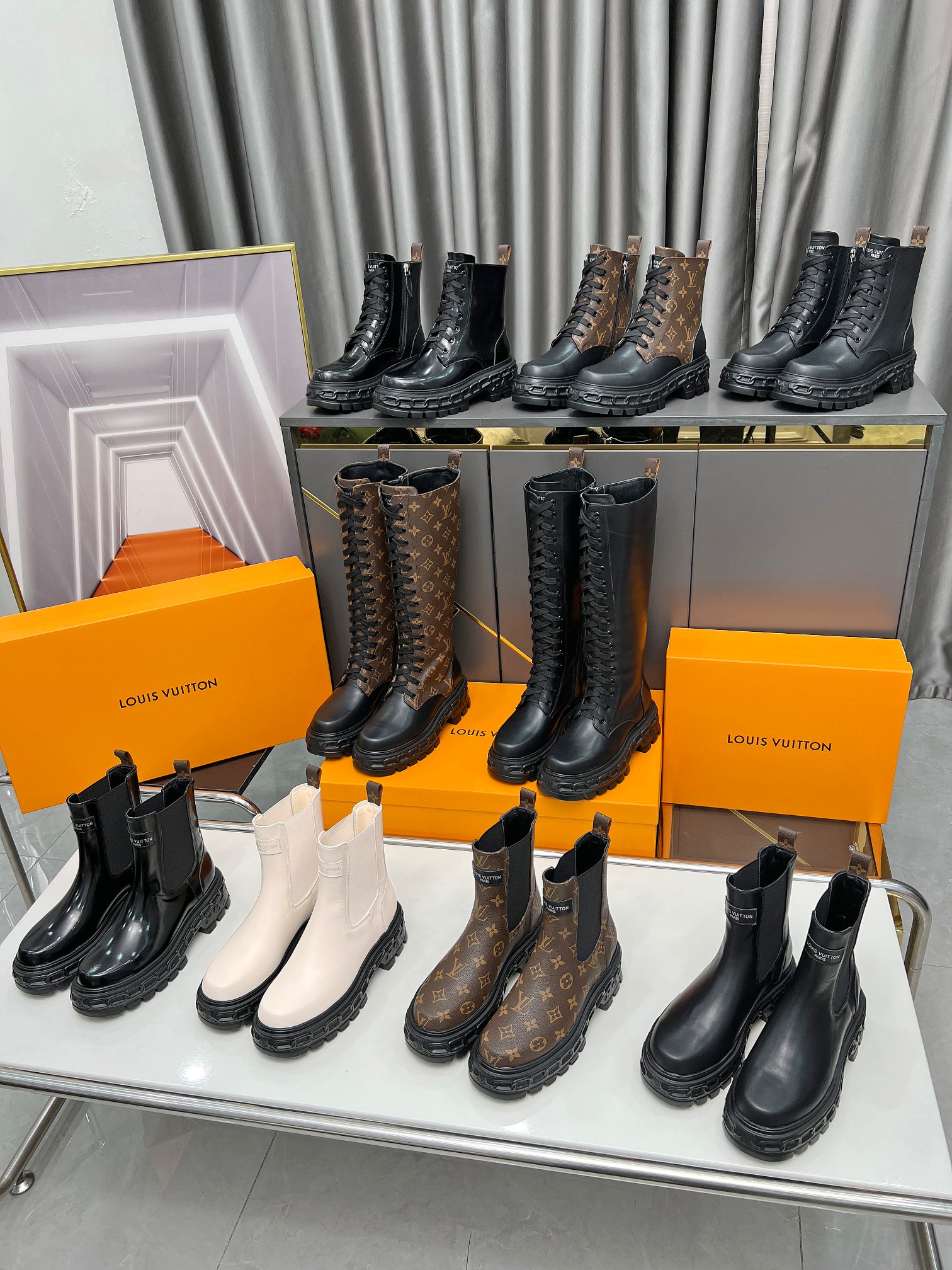LV 002 boots XM063
