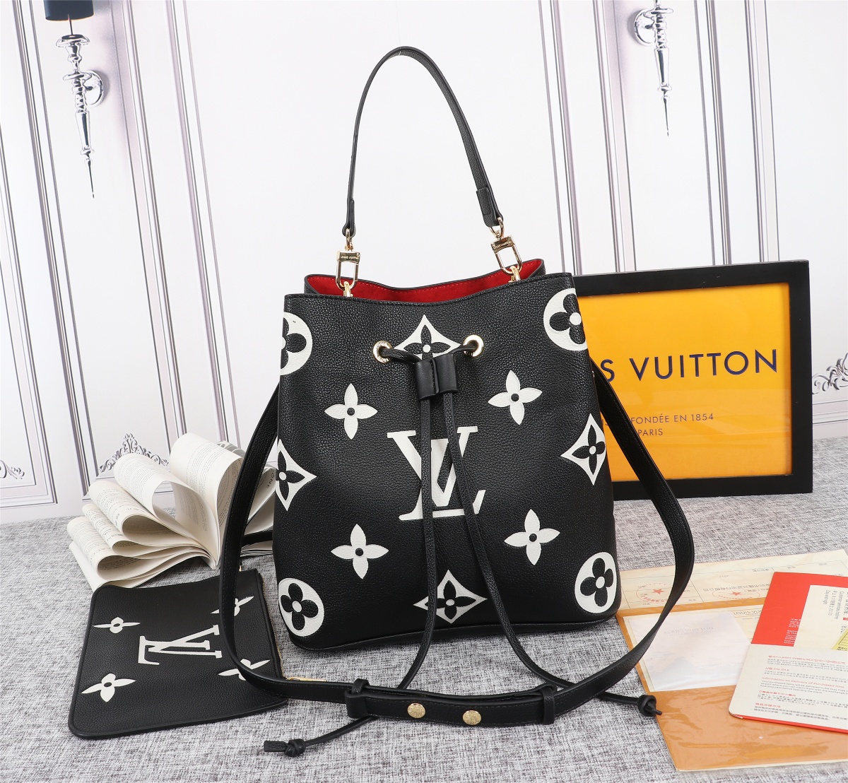 LV45555MQ002 26 x 26 x 17.5 cm