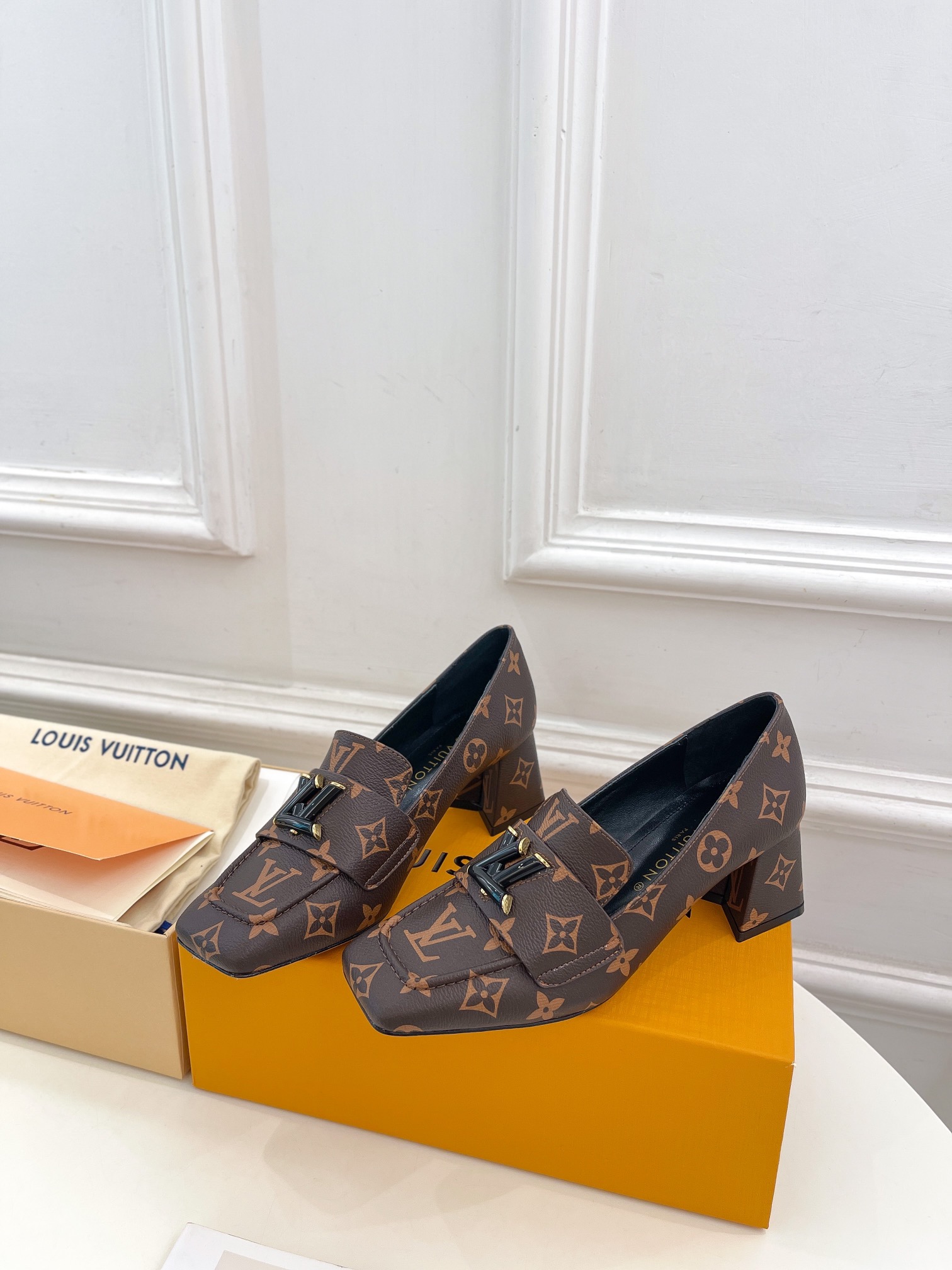 LV shoes 015 XM043