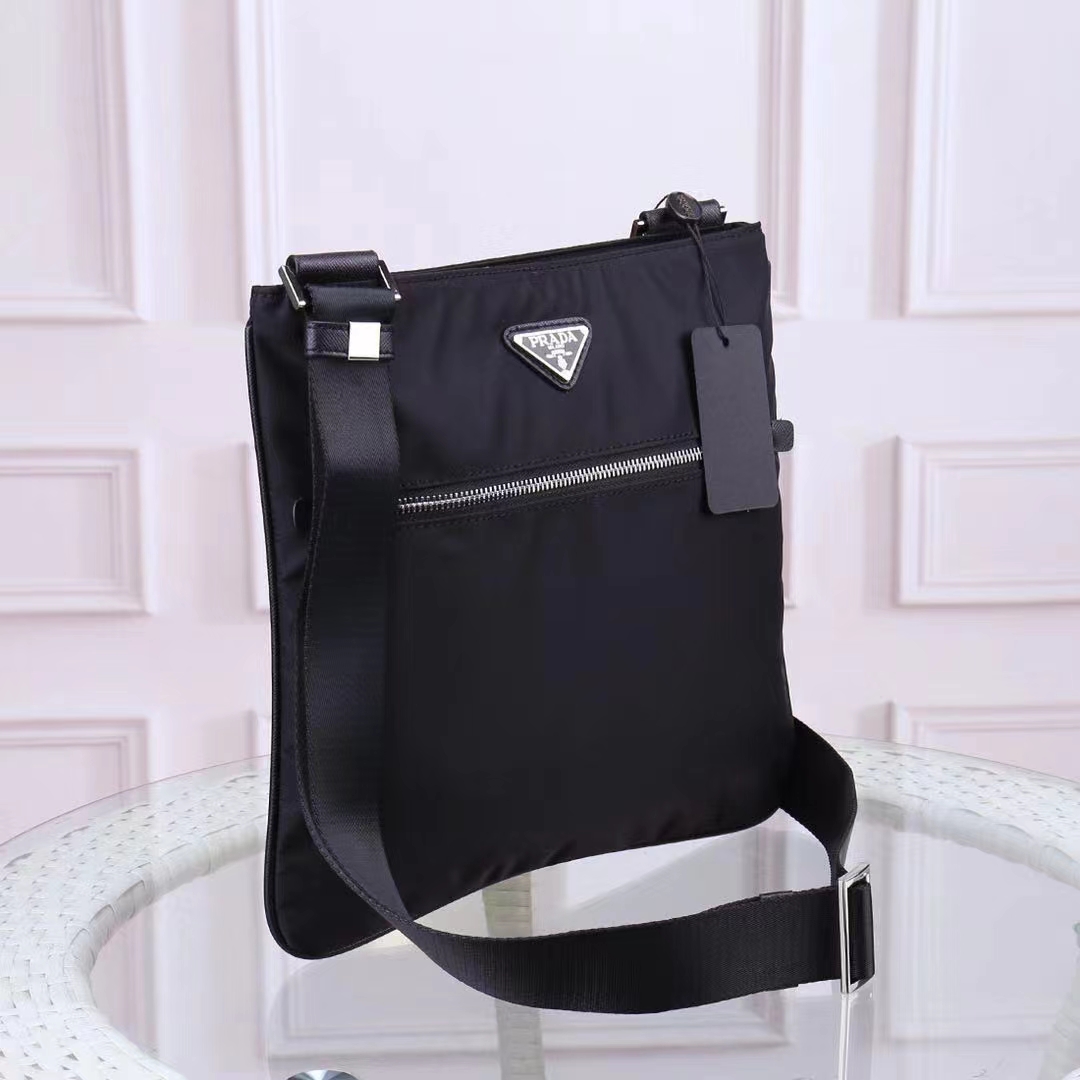Prada052HMF041