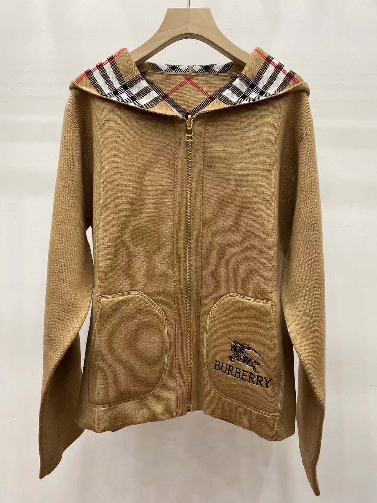 Burberry Ladieswear 001