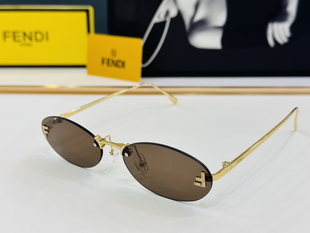 Fendi Sunglasses FE40046S SM021