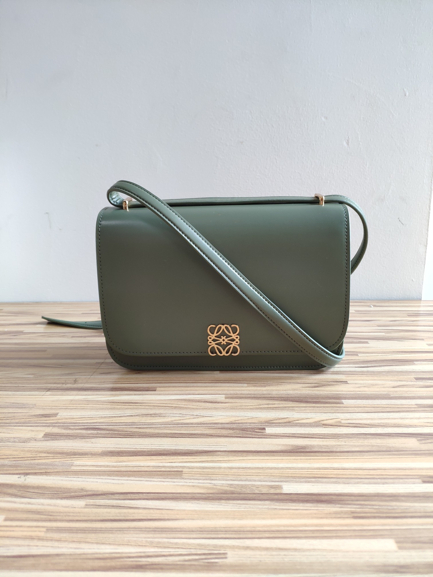 Loewe001 22PJ012 022