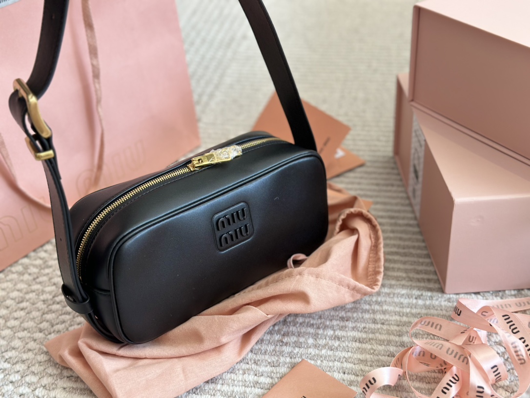Miu Miu Shoulder Bag 005 LLS581 24cm