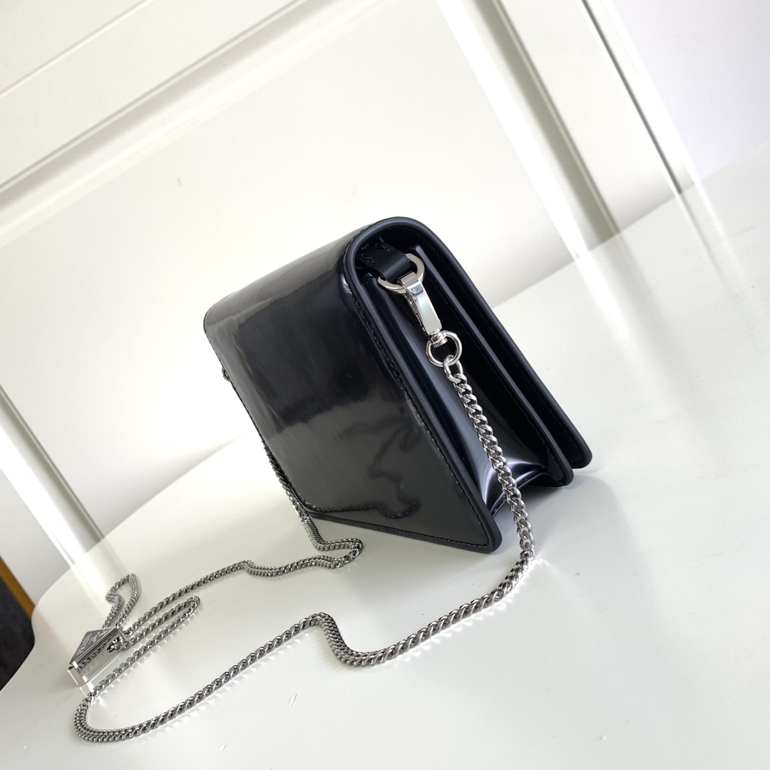 Prada1BD307 22PJ551