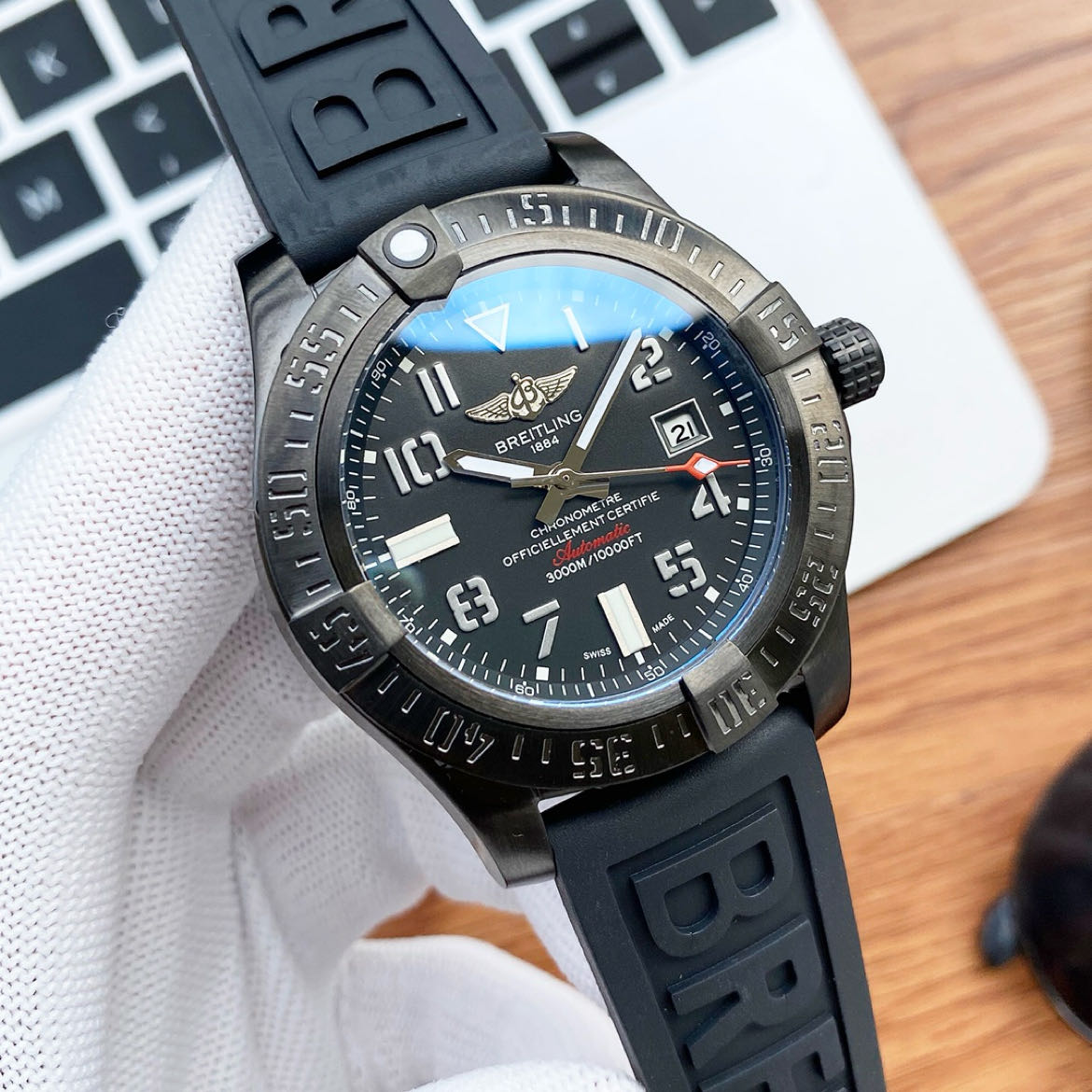 BREITLING AVENGER 43mm