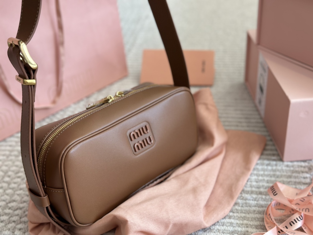 Miu Miu Shoulder Bag 005 LLS581 24cm