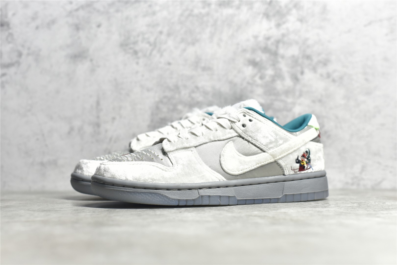 NK Dunk Low Ice DO2326-001