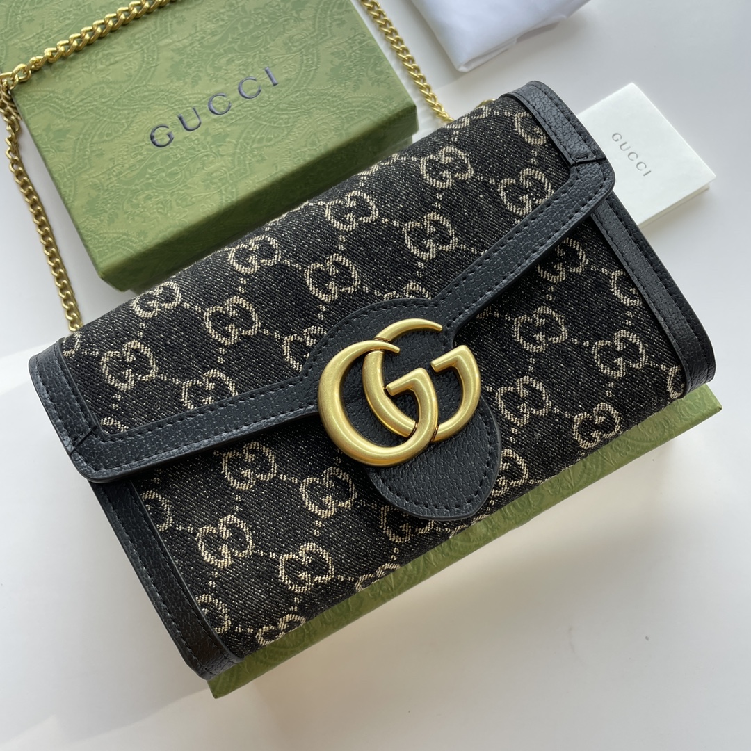Gucci401232LM021
