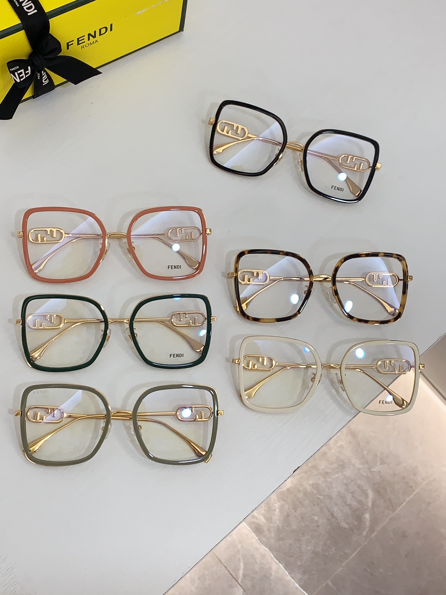 Fendi Sunglasses FD40201F SM011
