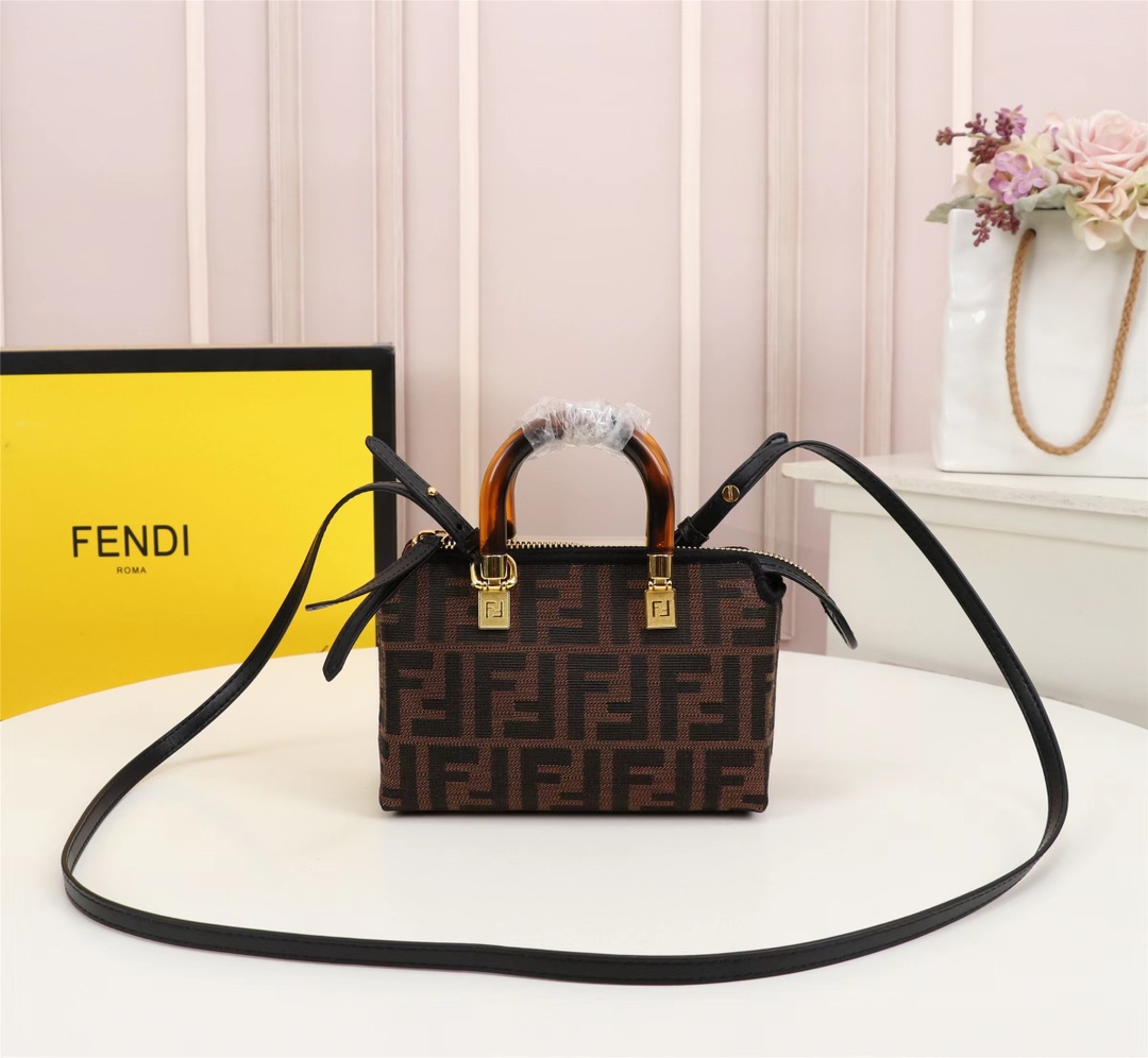 Fendi8839LM051 17cm