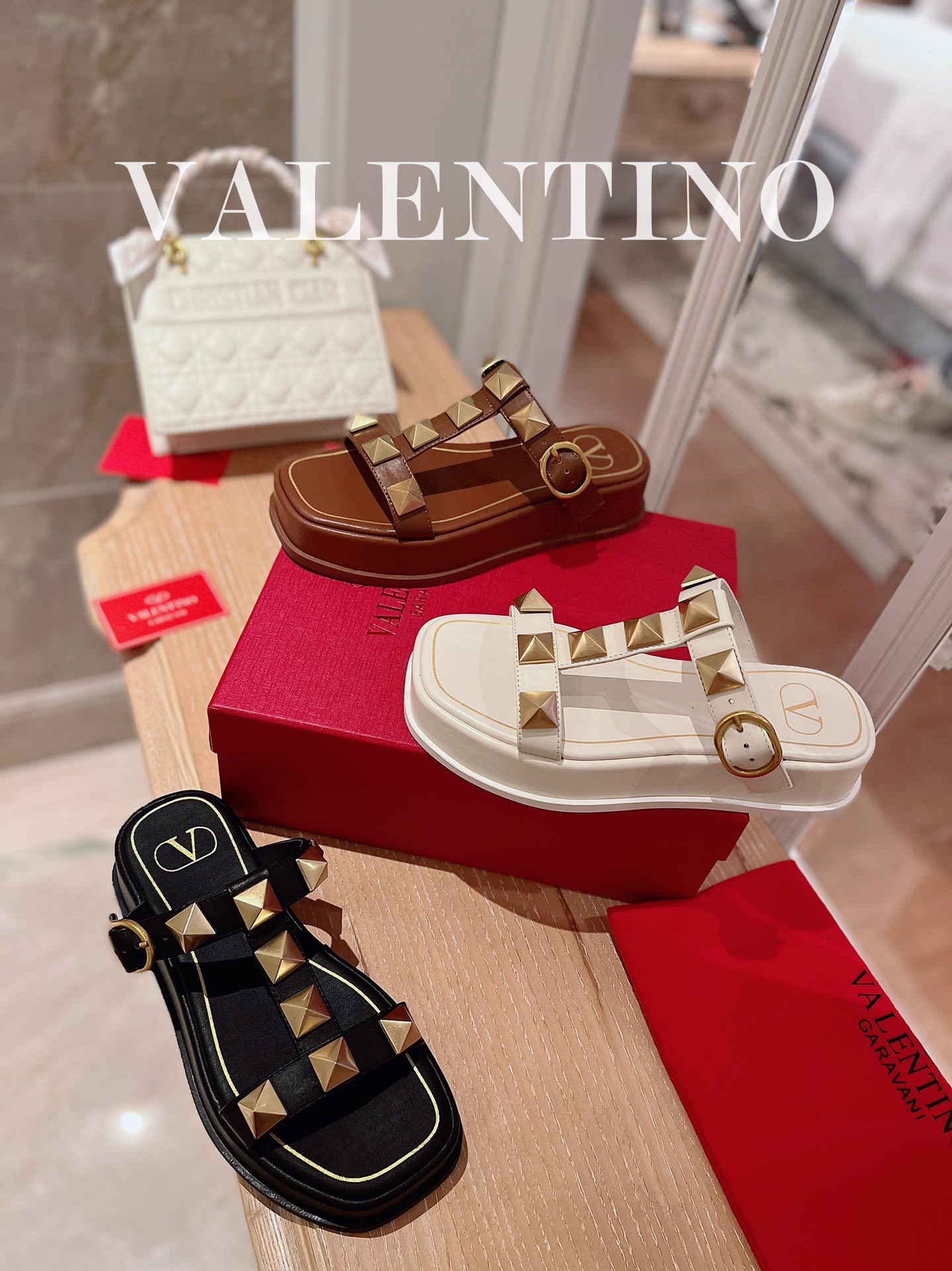 Valentino shoes (35-41) V008 01