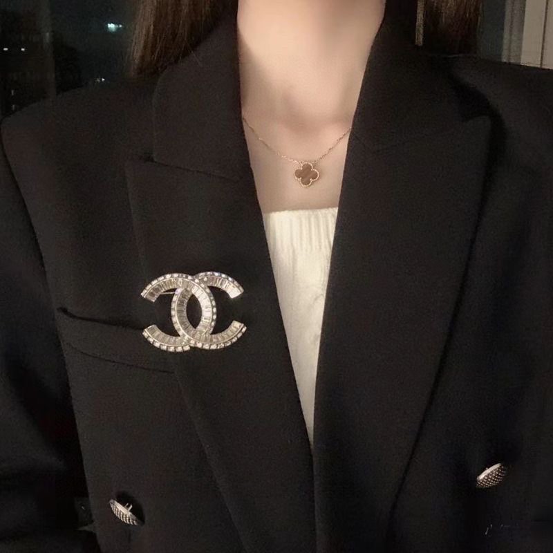 Chanel Brooch 005