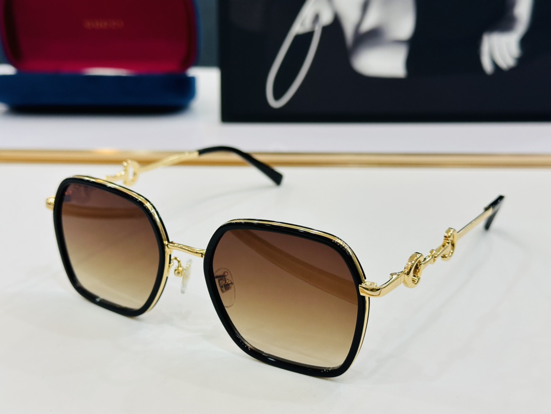 Gucci Sunglasses GG0670S SM051