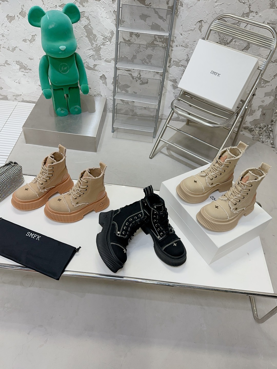 SMFK 001 boots XM552