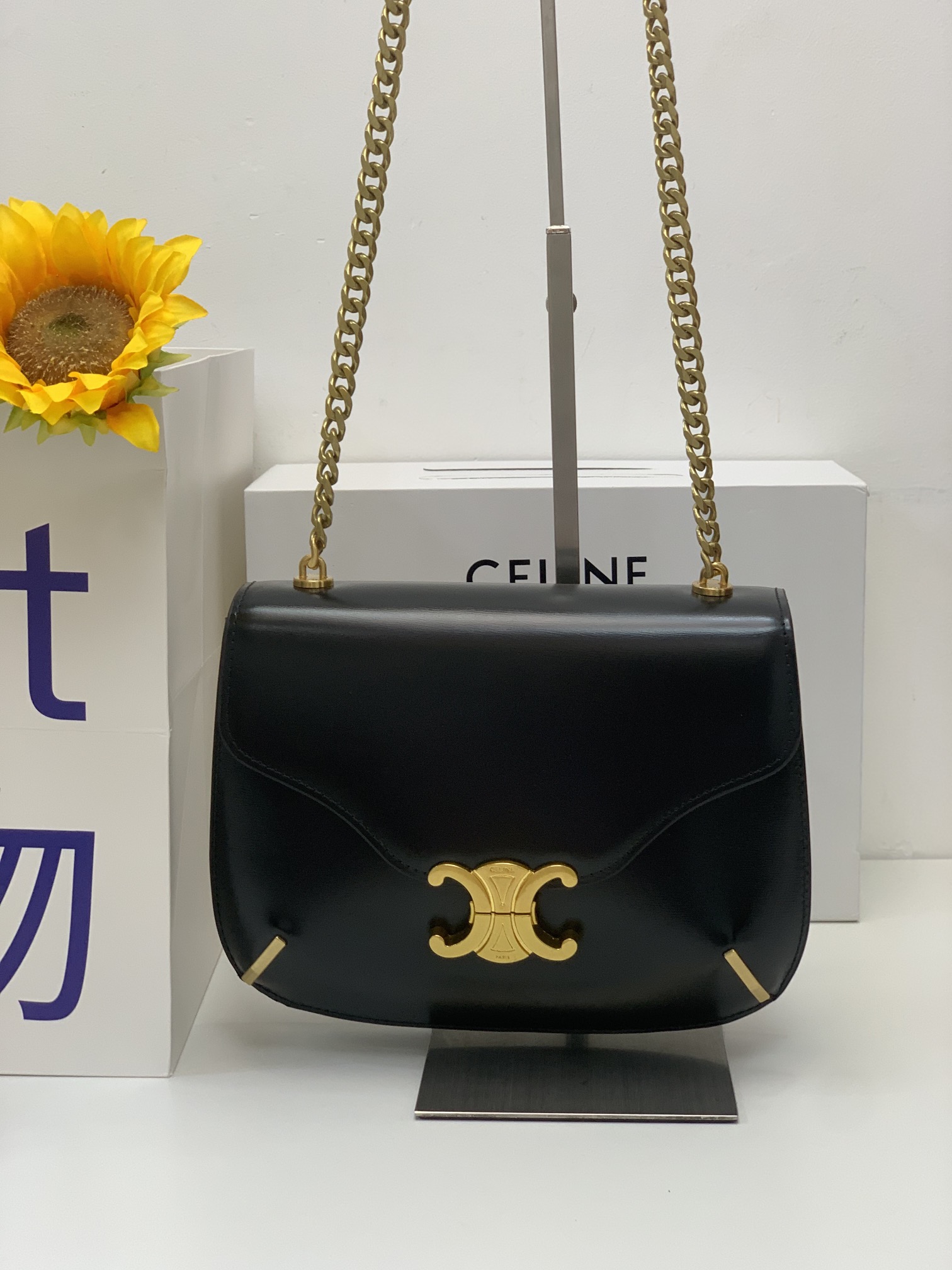 Celine009XX081