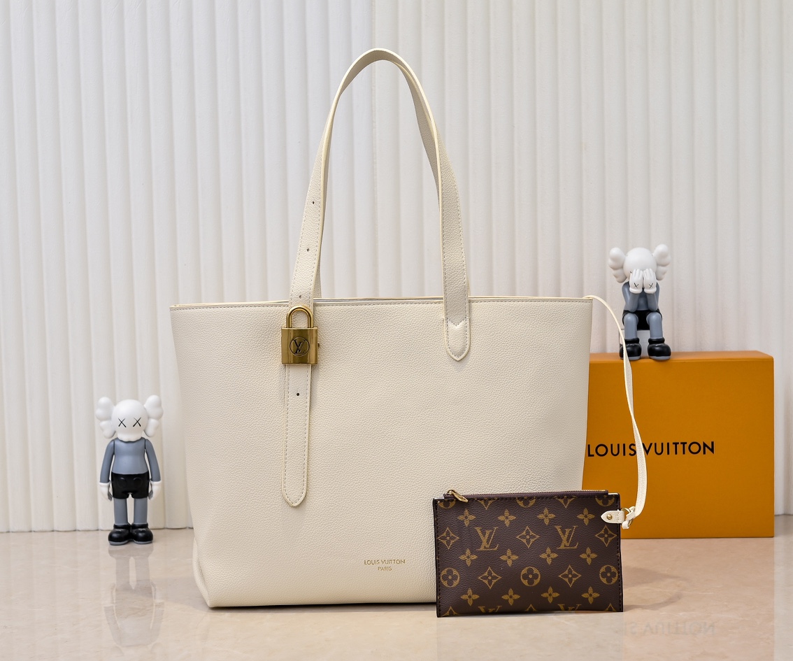 Louis Vuitton Shoulder Bag Ladies' Favorite