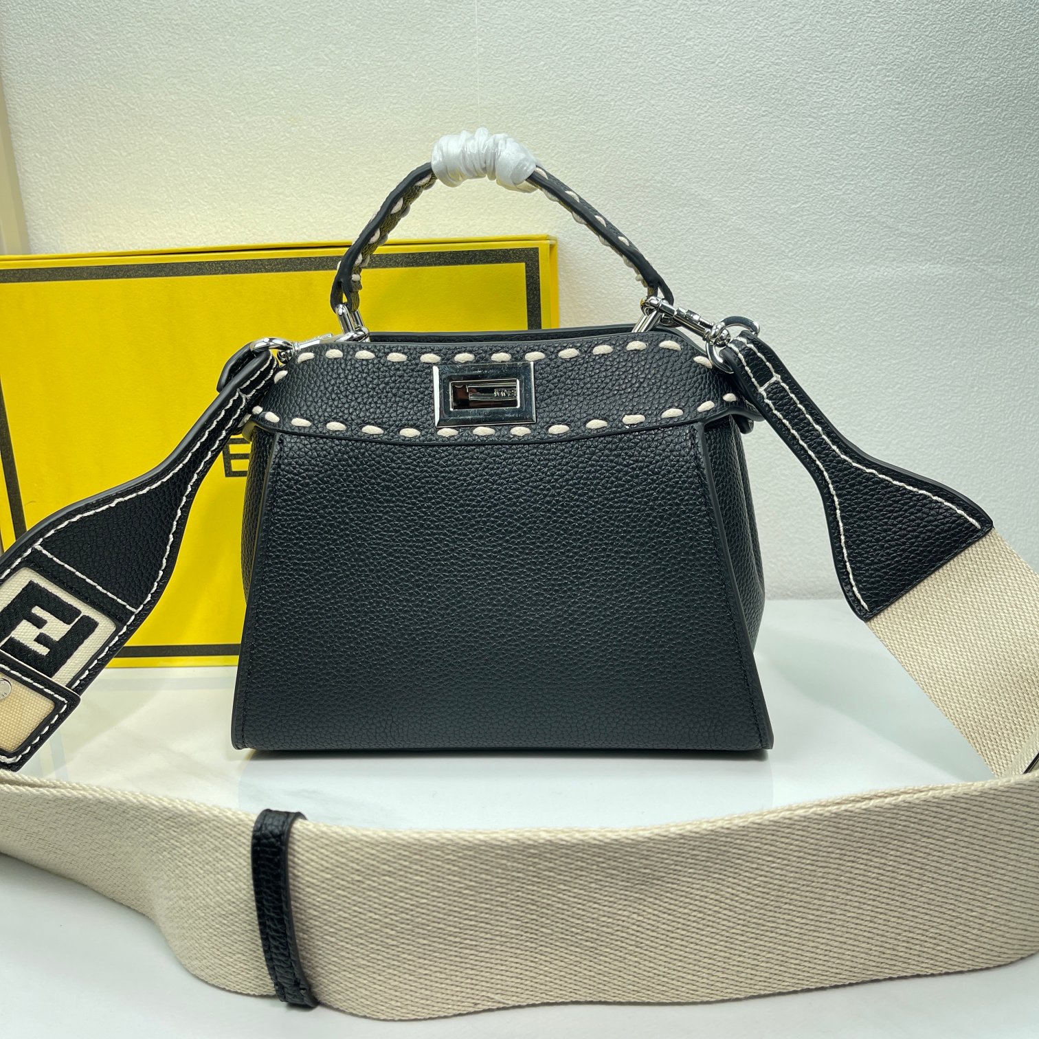 Fendi Bag Peekaboo Top Handle Bag 8821