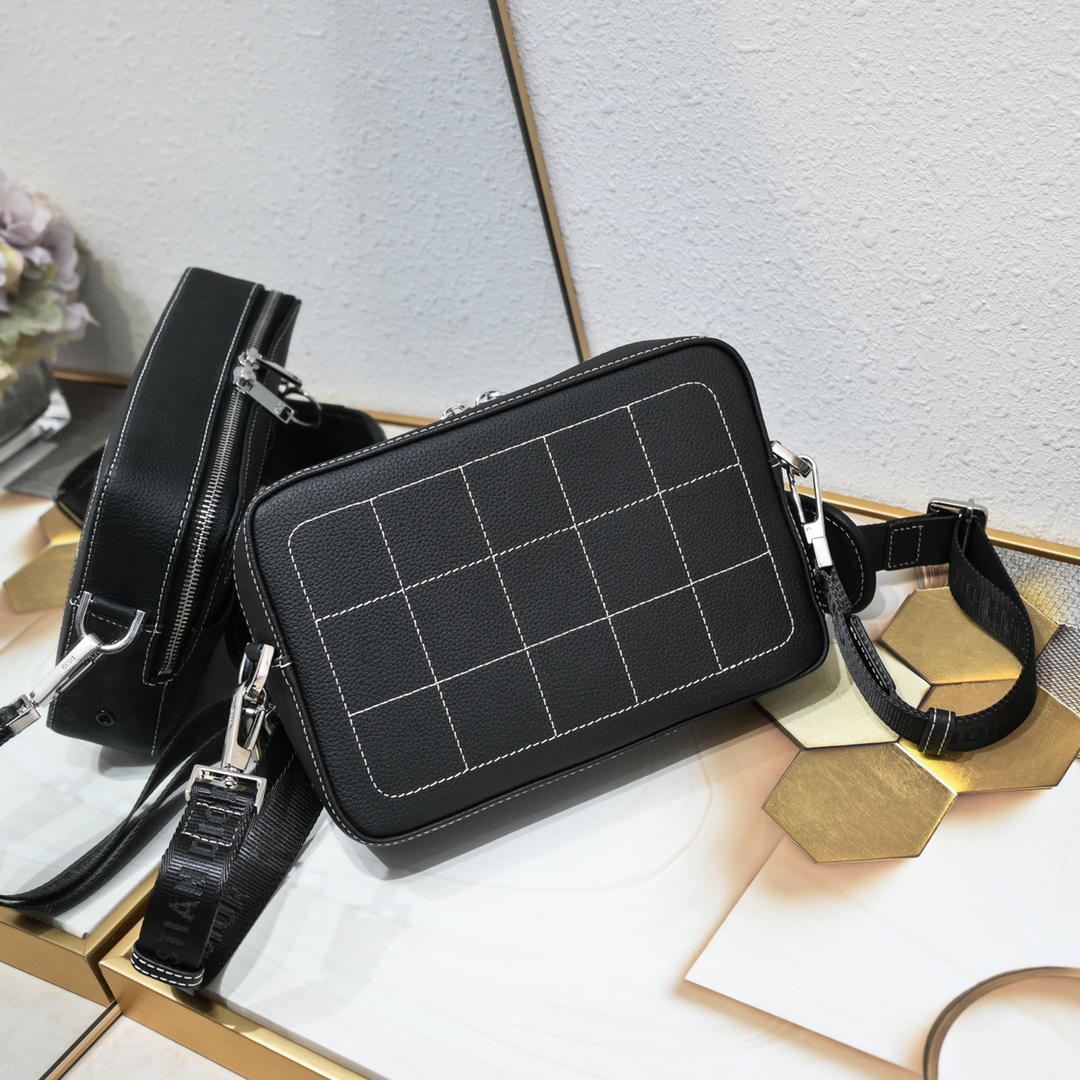 Dior Safari Messenger Bag 1050 XB022 22cm