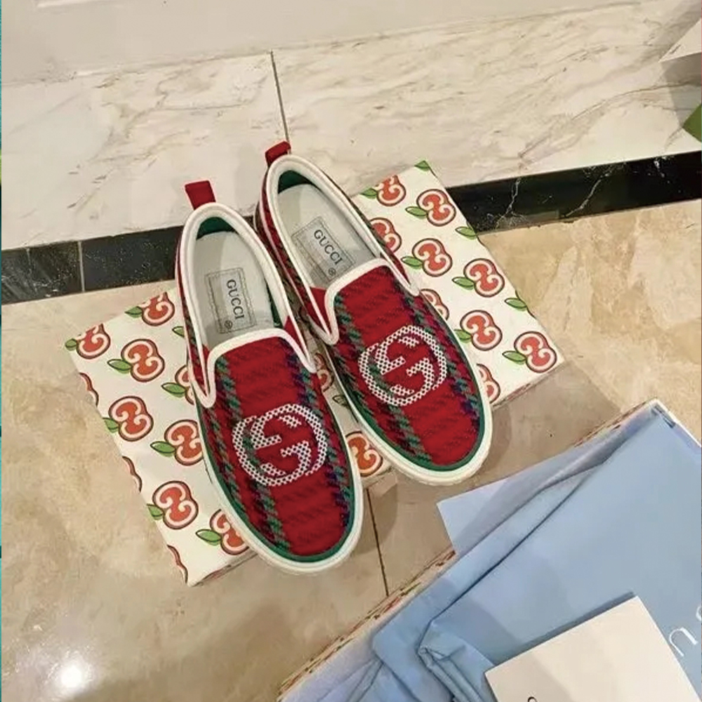 Gucci 020 Casual shoes XM062