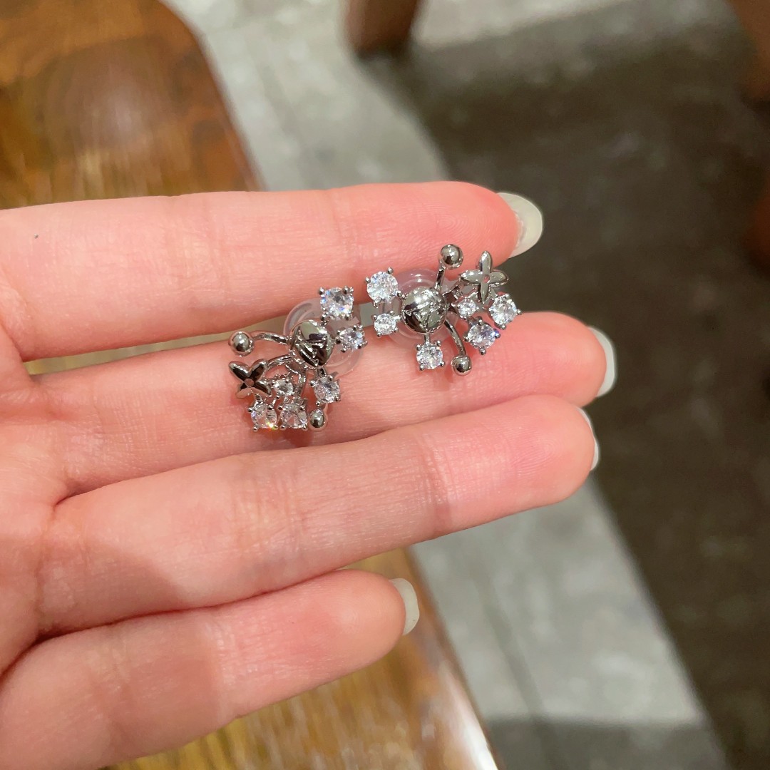 Louis Vuitton Jewelry Earring Snowflake Design