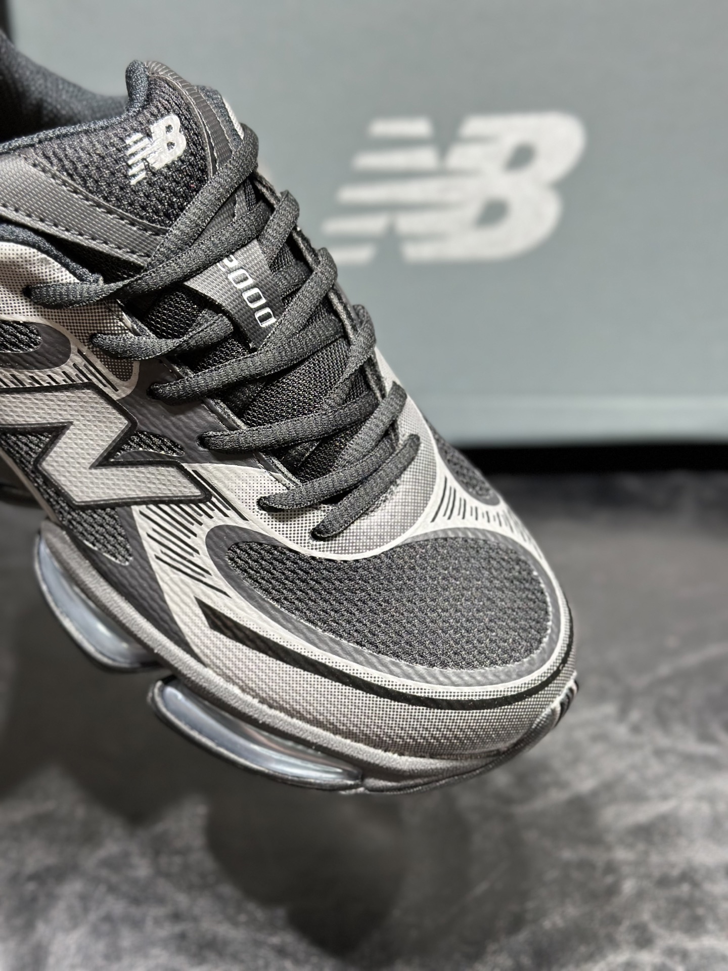 New Balance Sneakers Sports shoes NB2000