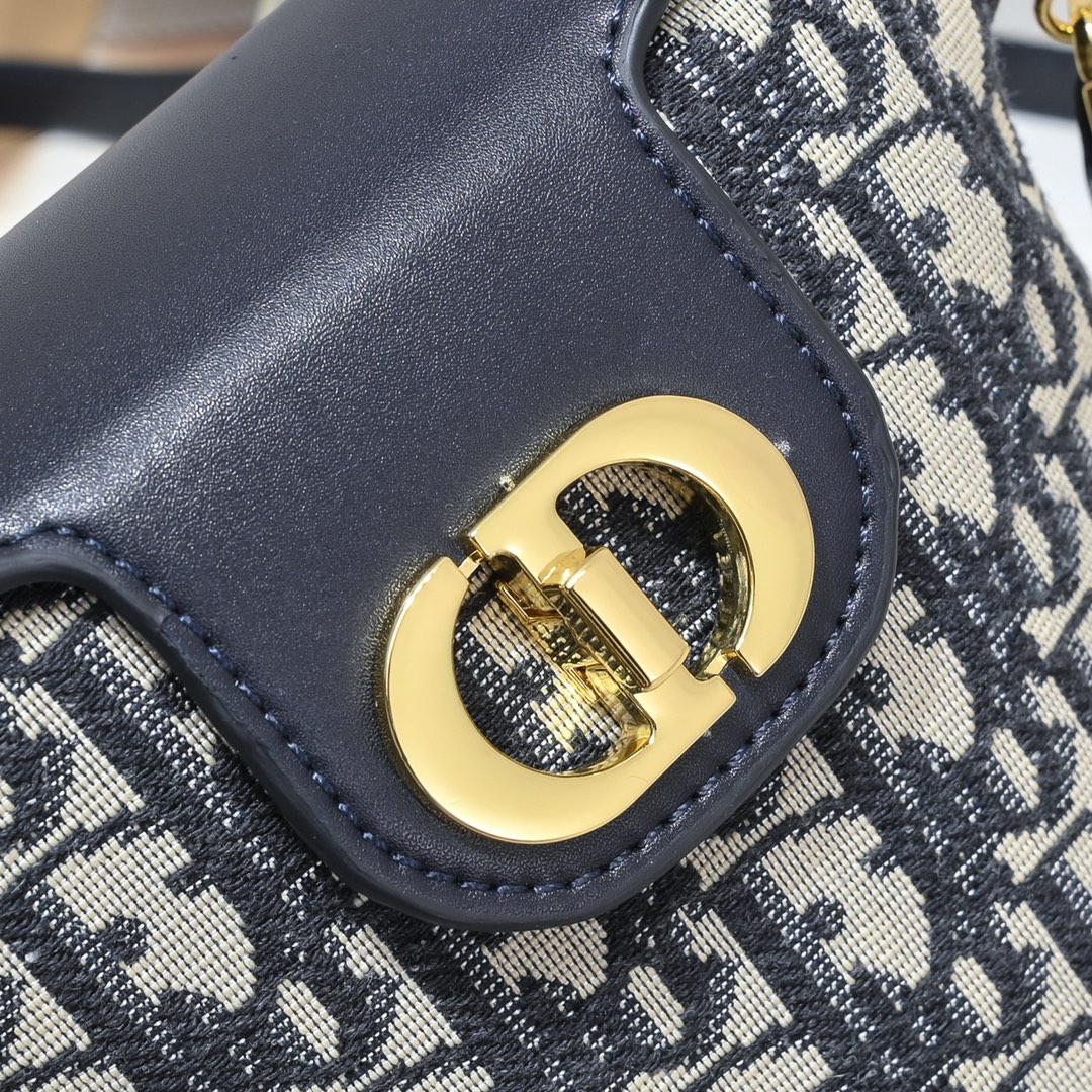 Dior 30 Montaigne Bucket Bag 002 LM061 17cm