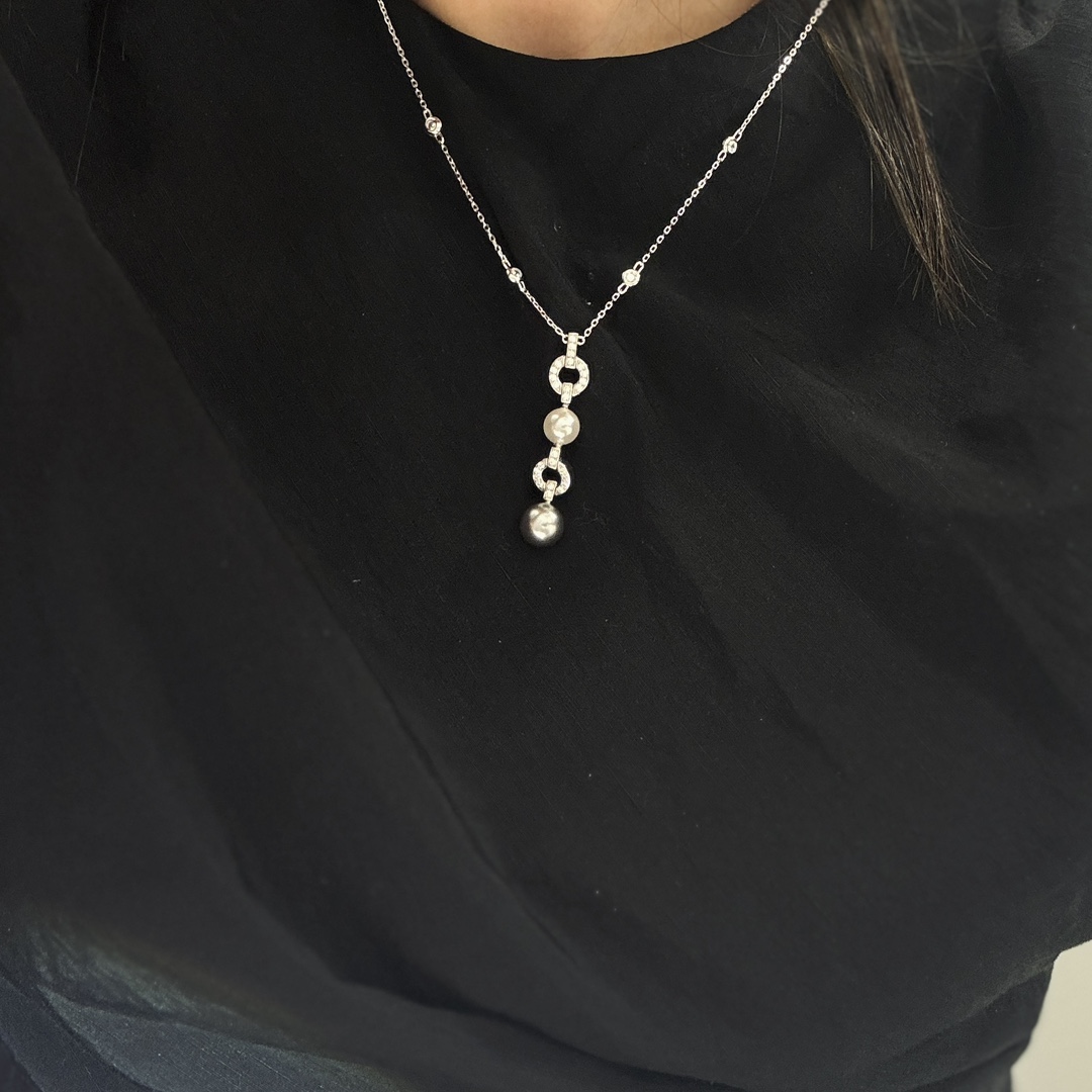 Cartier Necklace 007