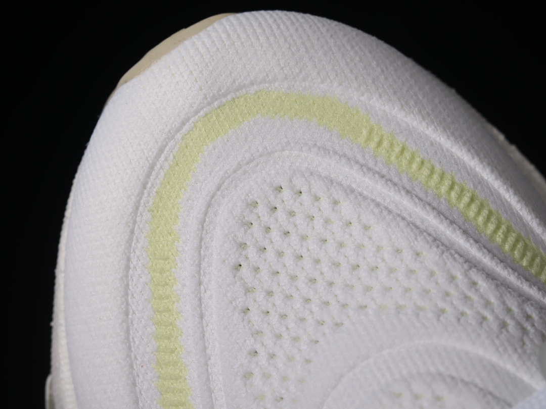 Ad Ultra Boost Light 23 HQ6350 XM542