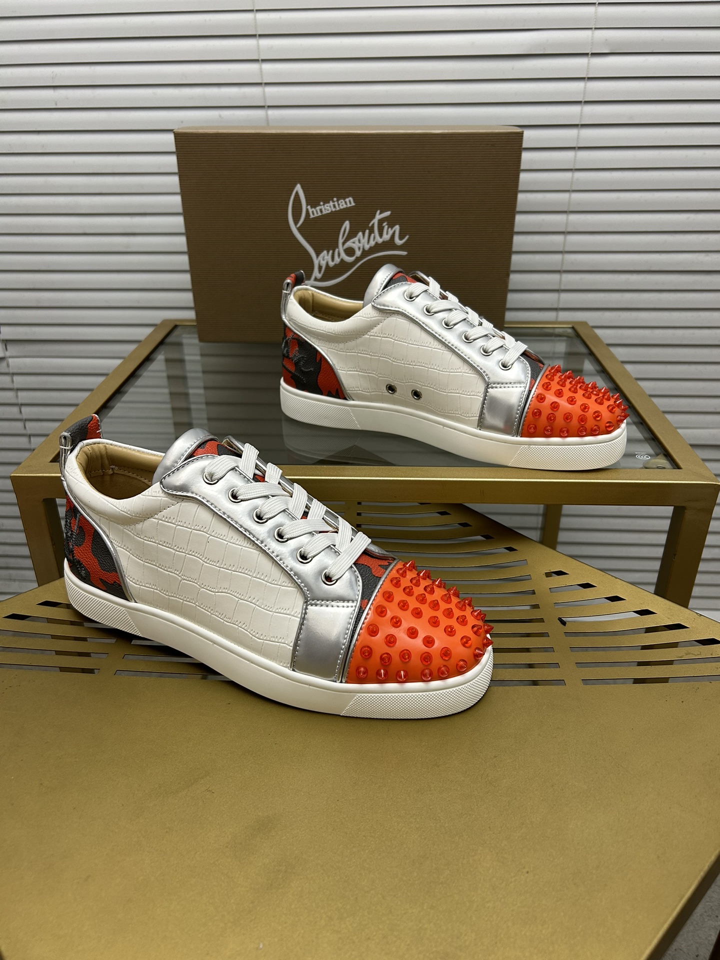 Christian Louboutin 005 Casual shoes HL003
