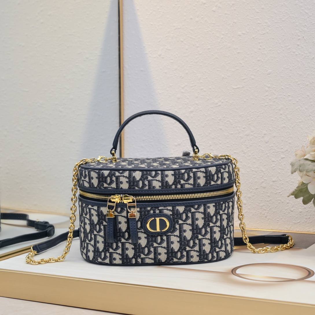 Dior 30 Montaigne Vanity Case 7099 XB091 20.5cm