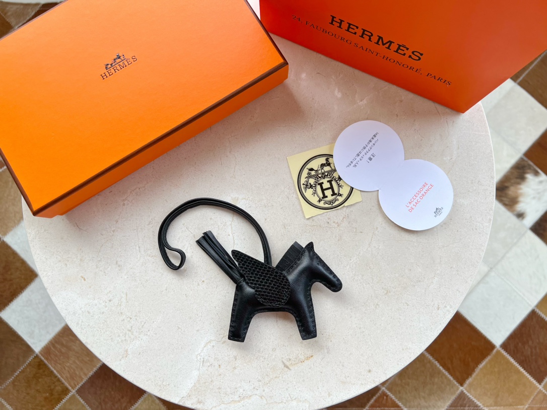 Hermes Key Chain Rodeo Pegase Imported Lambskin Genuine Lizard Leather Keychain Pendant Accessories