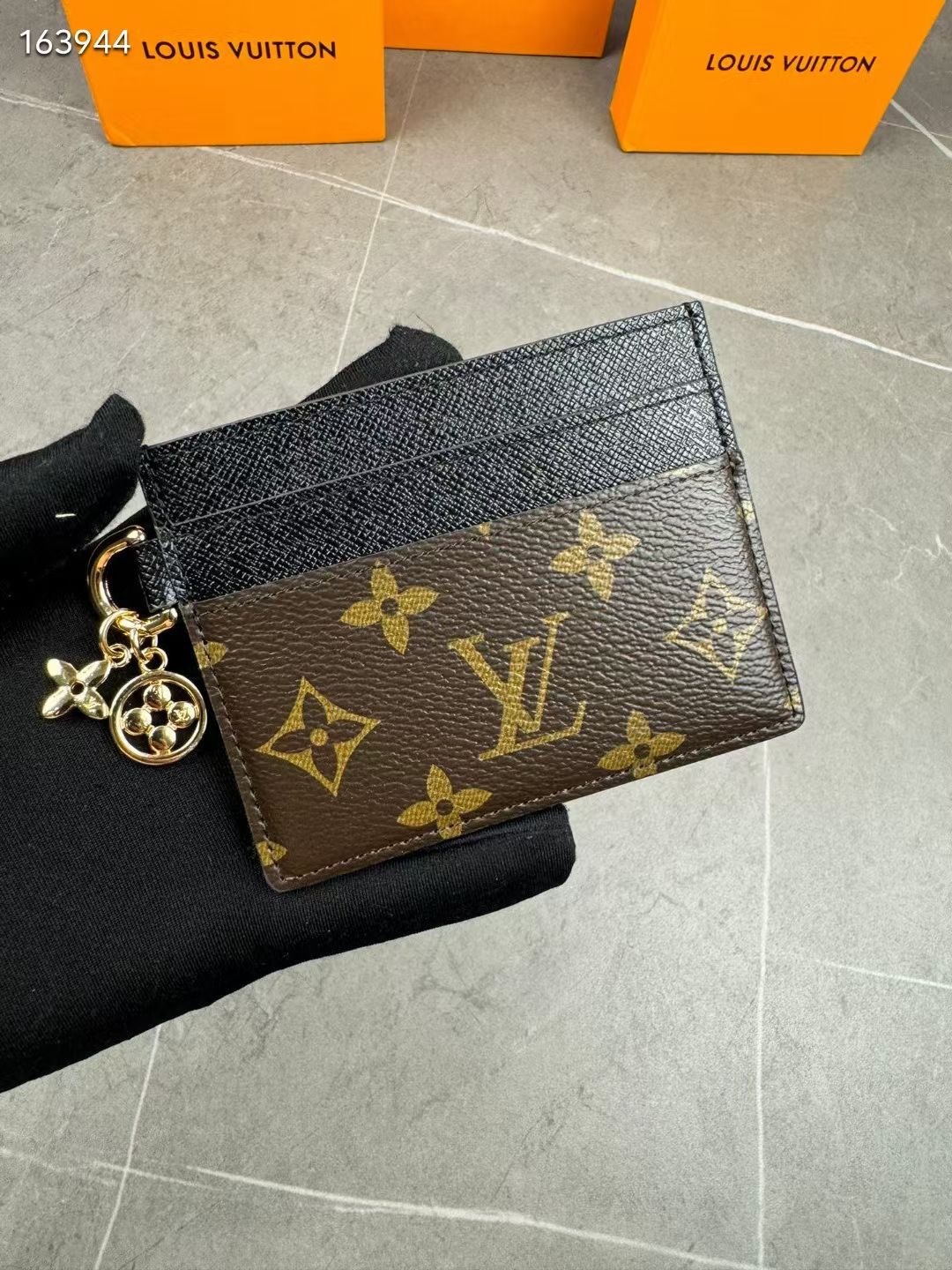 Louis Vuitton Wallet Card Holder Monogram M82739