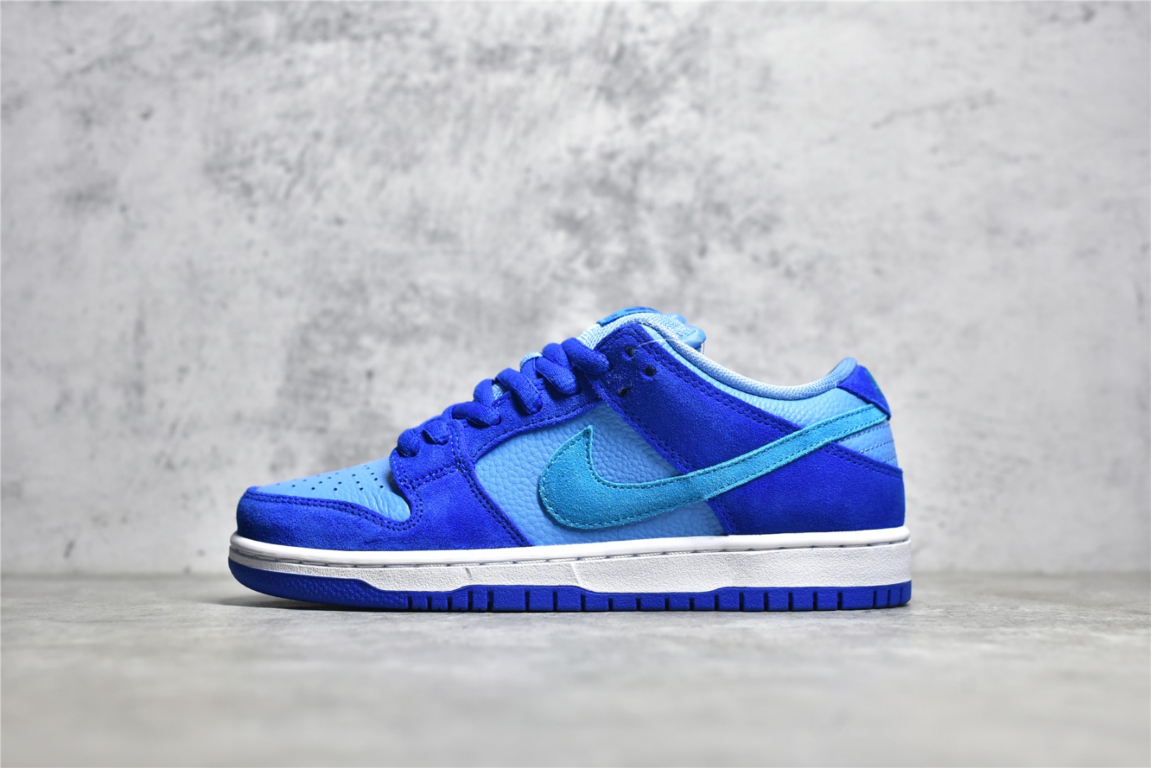 NK SB Dunk Low Pro  Blue Raspberry  DM0807-400 XM072