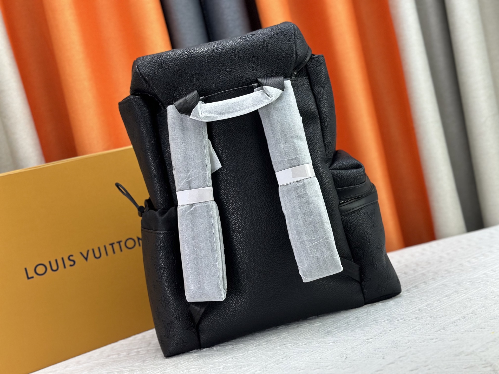 Louis Vuitton Men's Adjustable Shoulder Bag M43680 Trekking