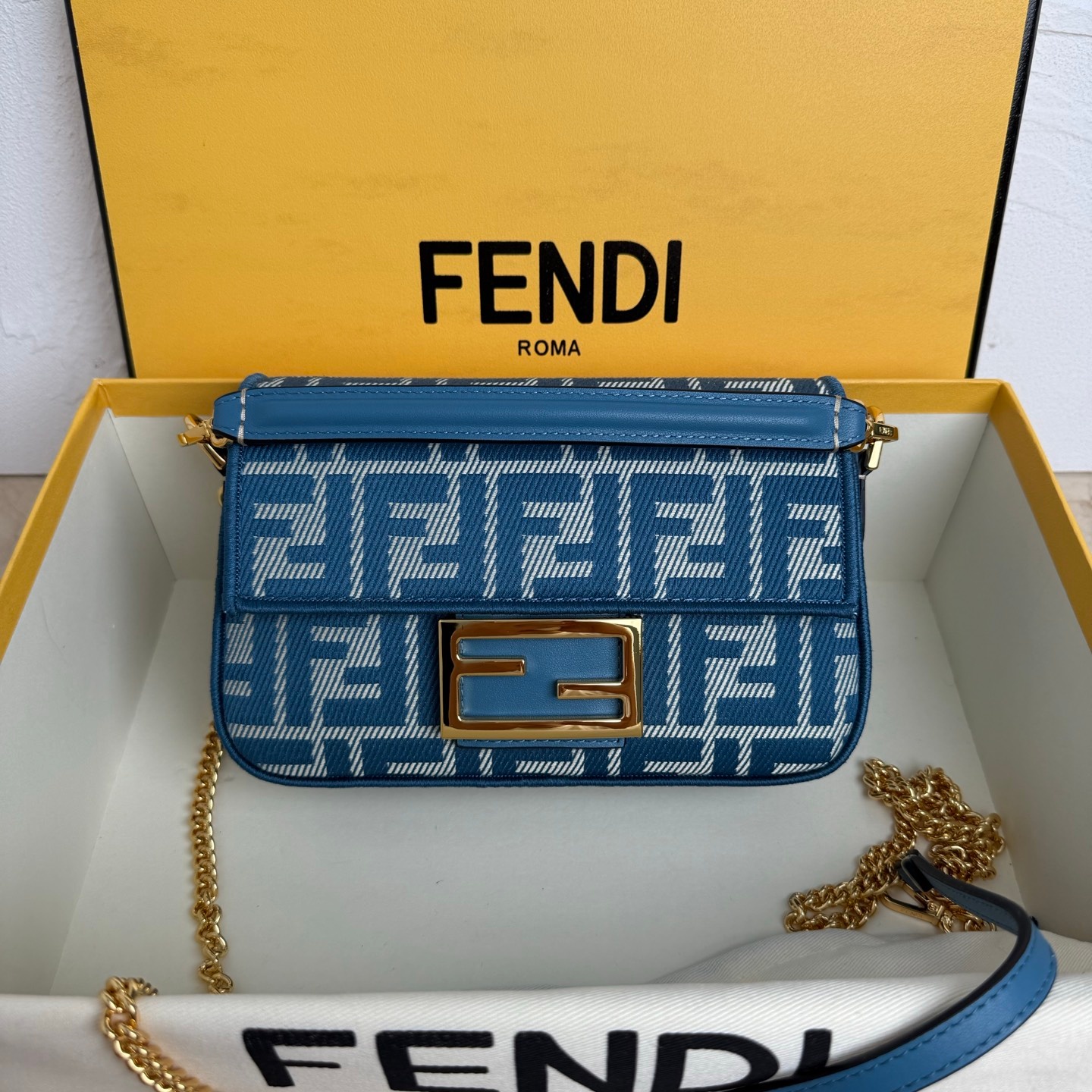 Fendi Shoulder Bag Ladies' Favorite