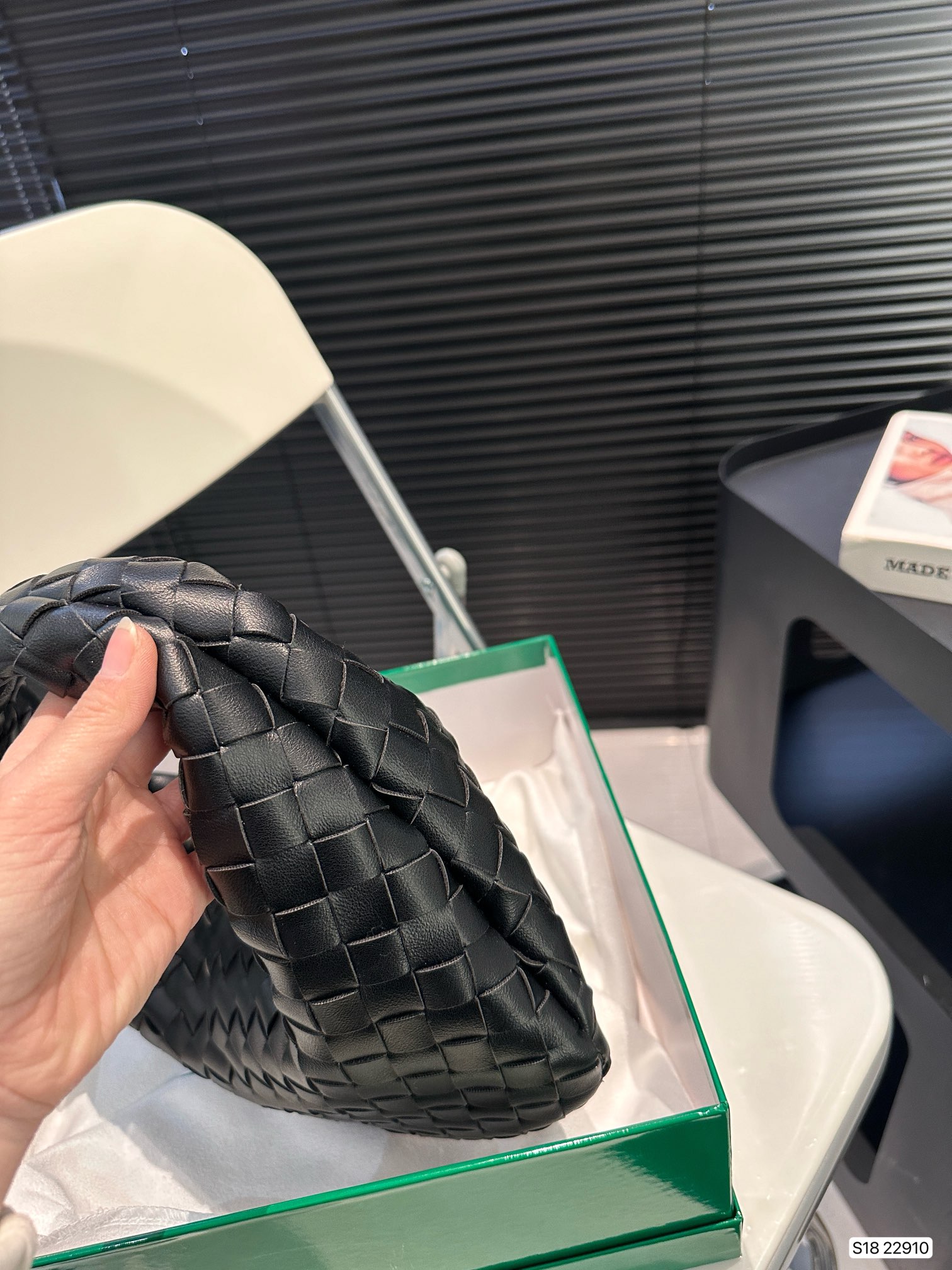 Bottega Veneta Handbag 22910 DB551 27cm