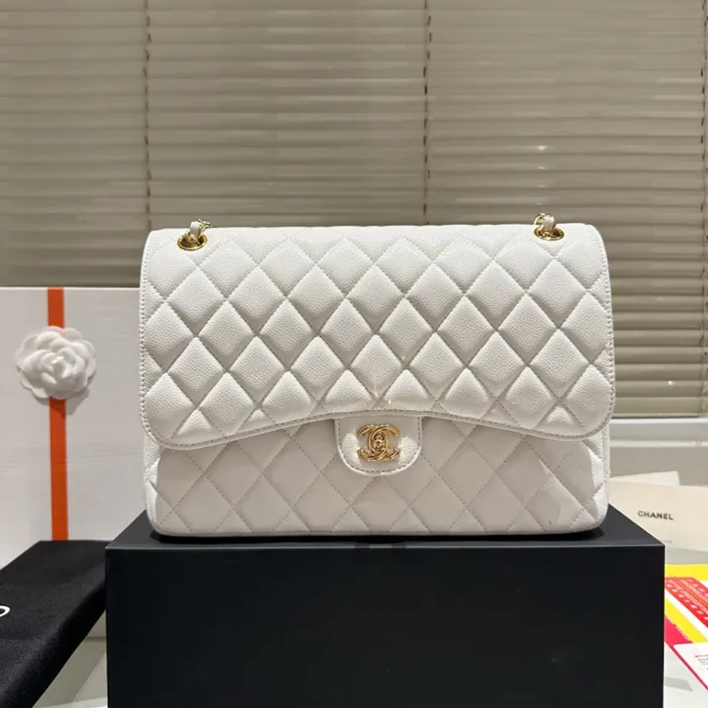 Chanel Classic flap 020 caviar DB032 30cm