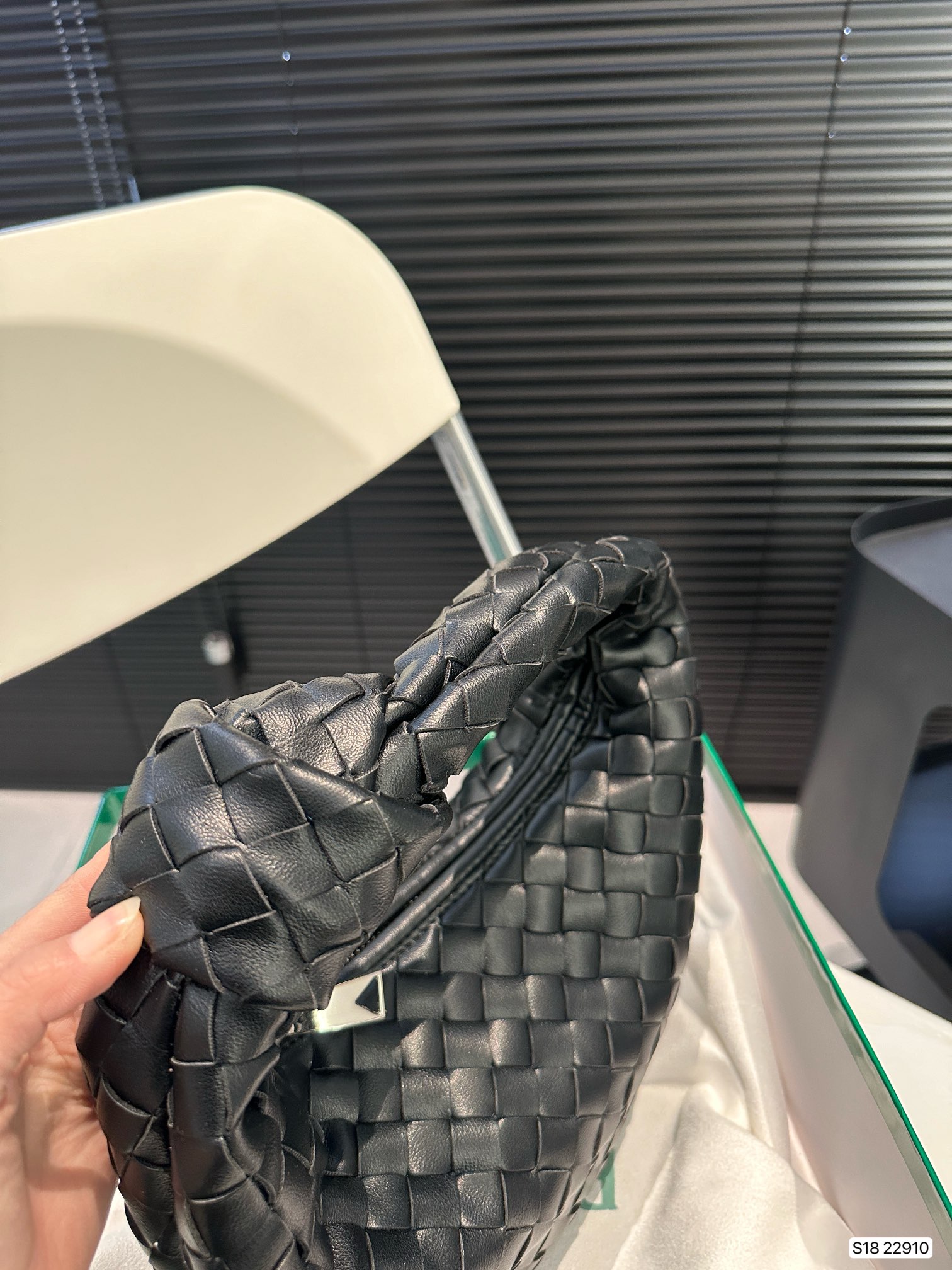 Bottega Veneta Handbag 22910 DB551 27cm