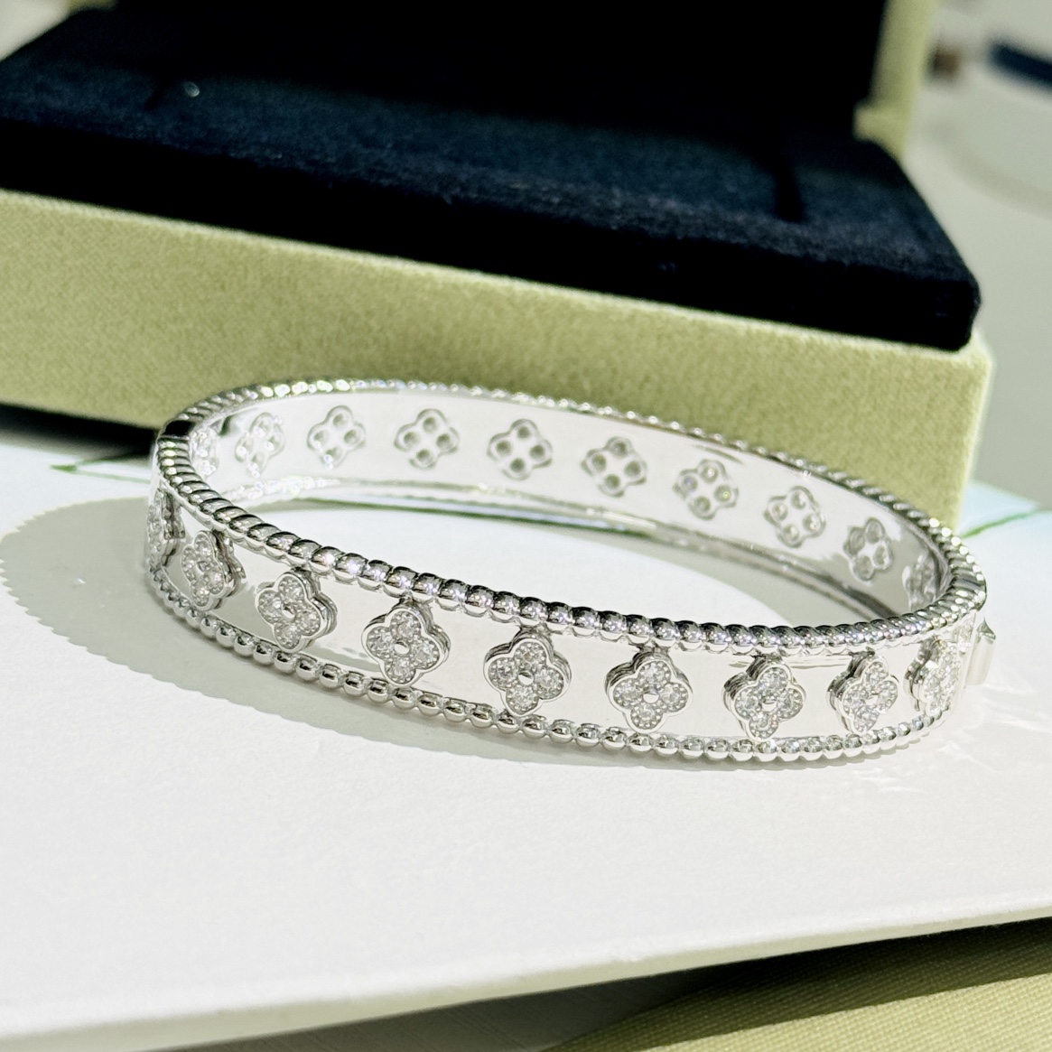 Van Cleef & Arpels Jewelry Bangle Kaleidoscope wide bracelet