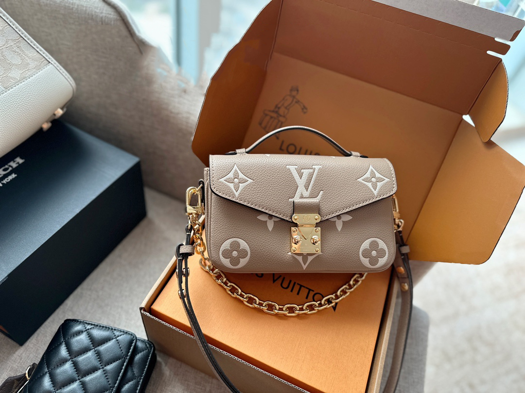 LV Pochette Métis East West Bag M23081 LM002 21.5cm