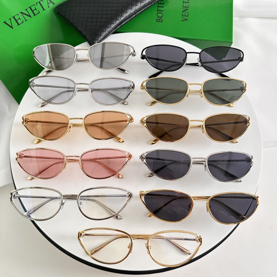 Bottega Veneta Sunglasses BV1330S SM061