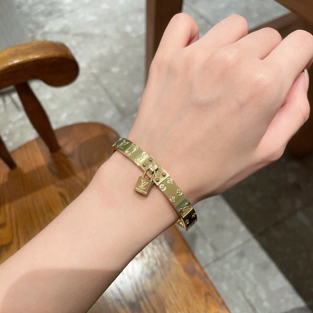 Louis Vuitton Jewelry Bangle  letter lock engraved bracelet