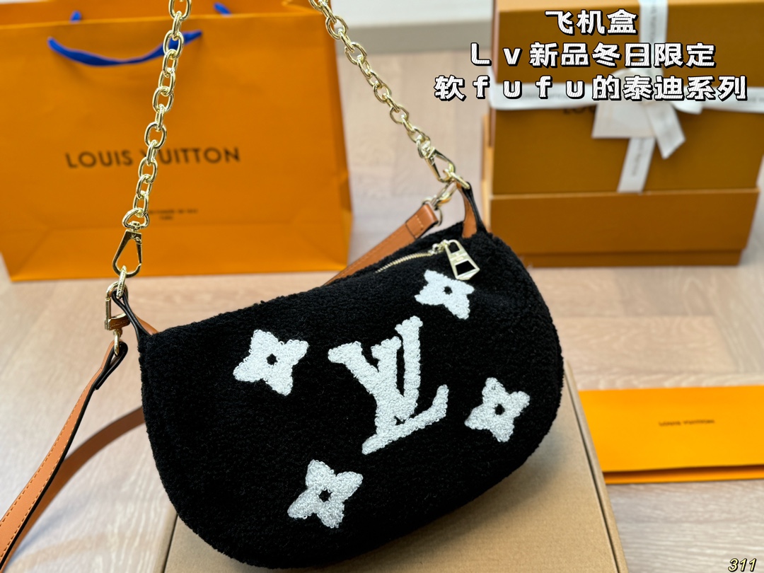 LV Pochette Bag 042 DB541 26cm