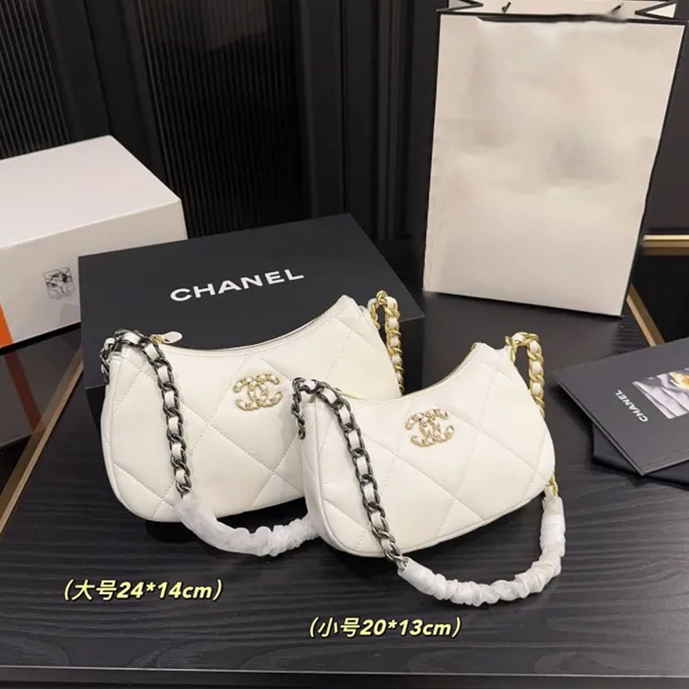 Chanel 24p 19hobo Bag 018 DB571 20-24cm