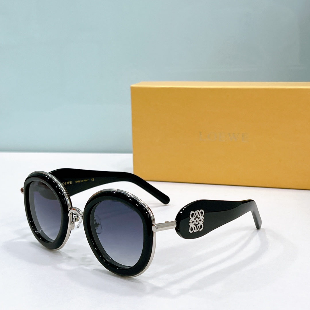 Loewe Sunglasses LW40149U SM051